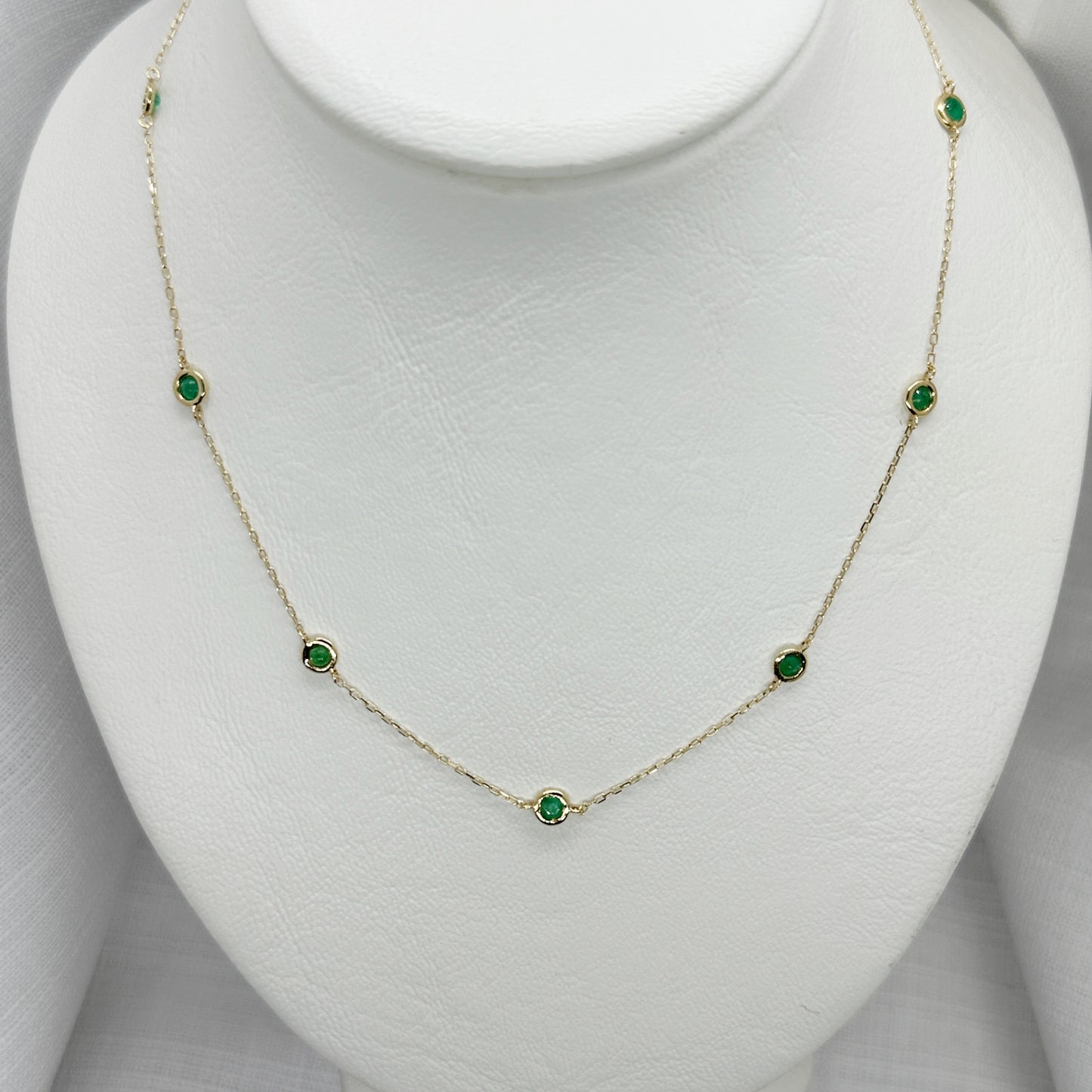 Cadena con Esmeraldas biseladas