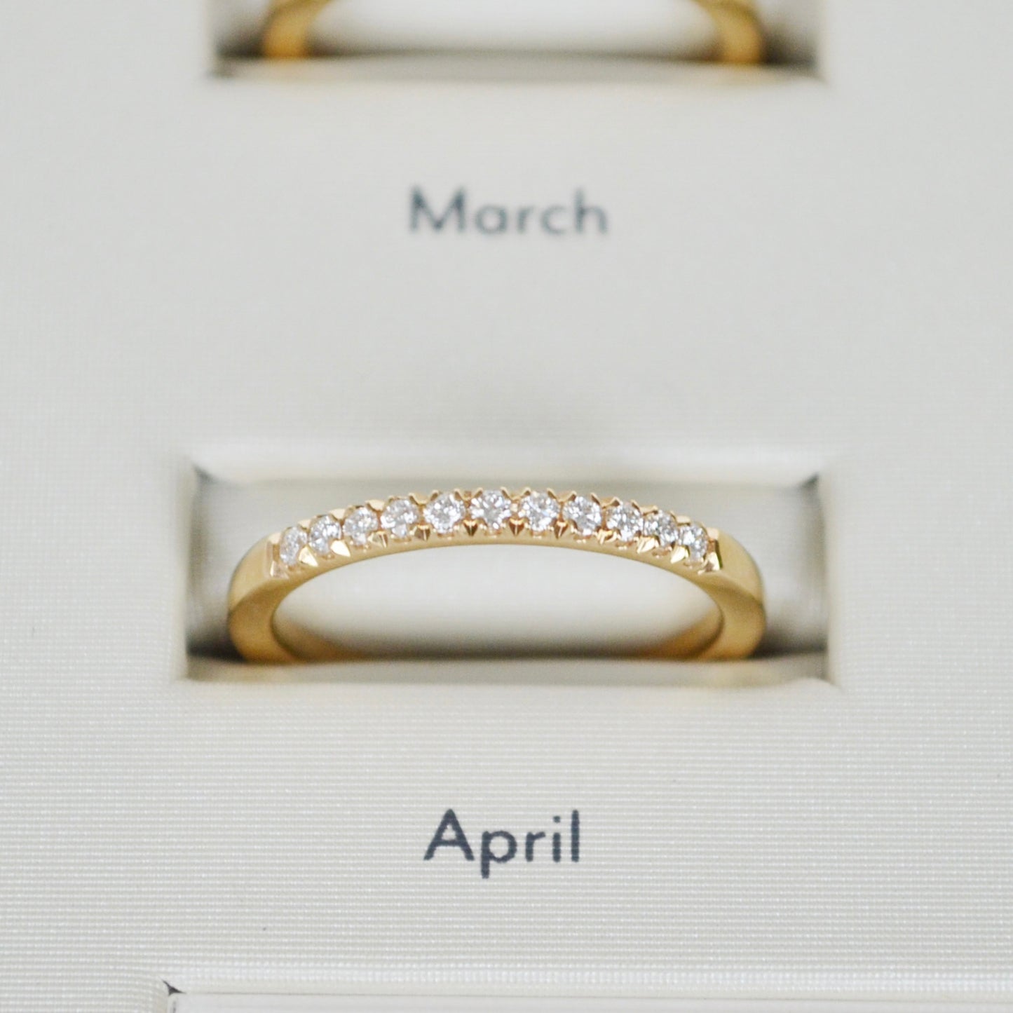 Churumbela de Diamante en oro 14k piedra del mes de Abril