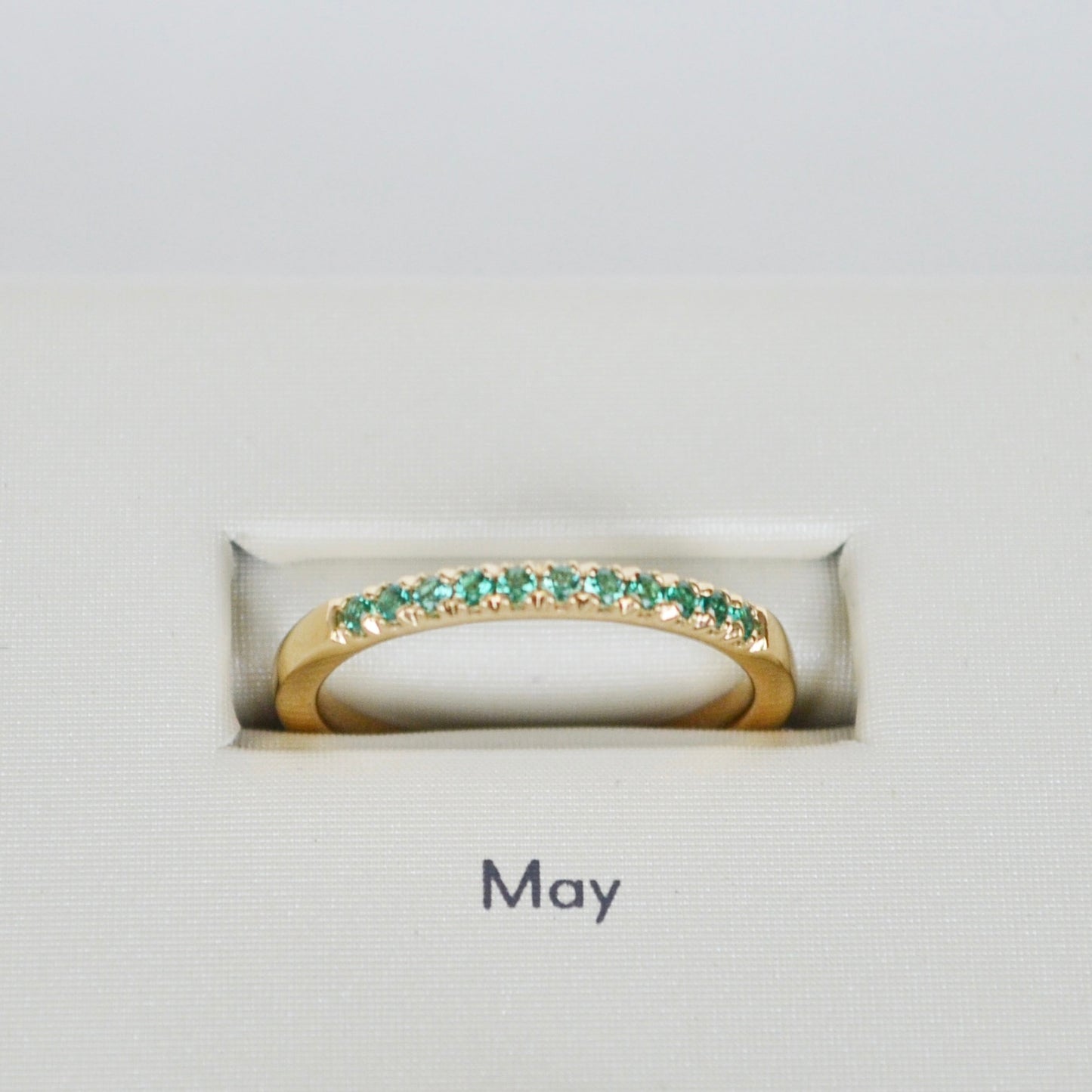 Churumbela de Esmeralda en oro 14k piedra del mes de Mayo