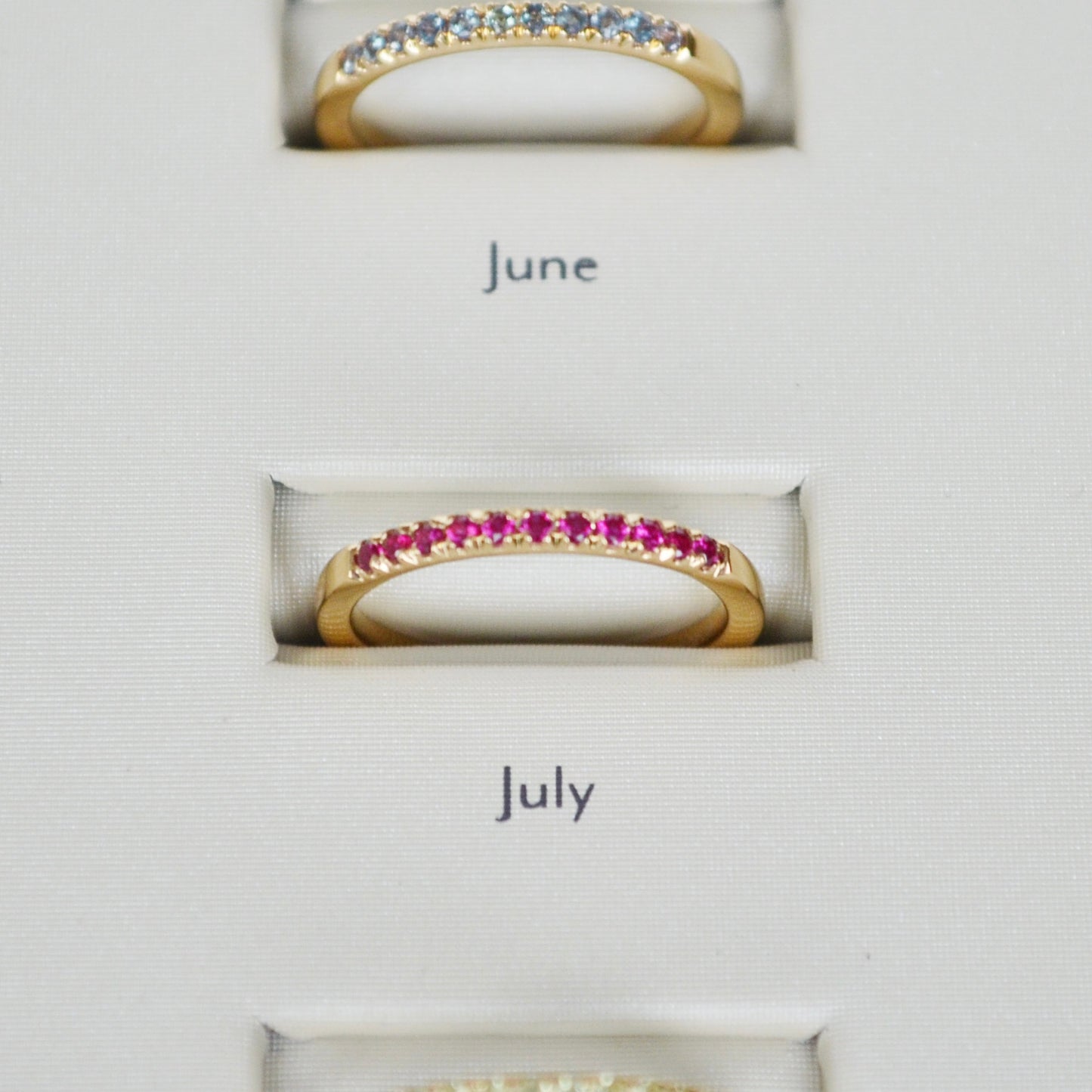 Churumbela de Rubíes en oro 14k piedra del mes de Julio