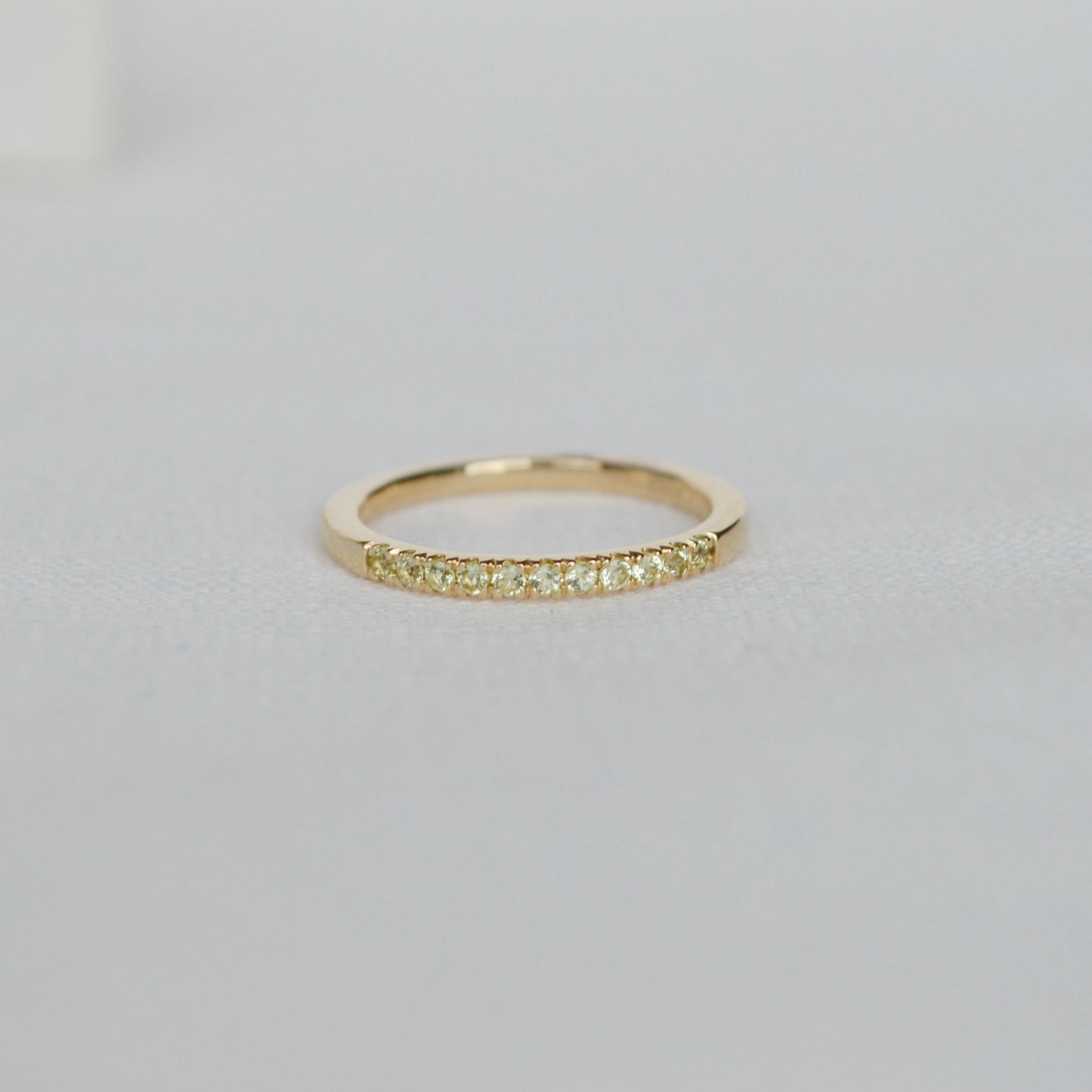 Churumbela de Peridotos en oro 14k piedra del mes de Agosto