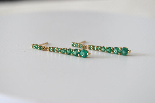 Aretes colgantes en oro amarillo 14K con Esmeraldas