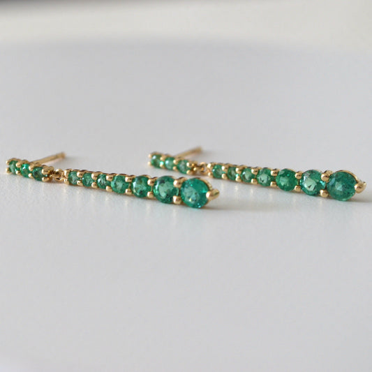 Aretes colgantes en oro amarillo 14K con Esmeraldas