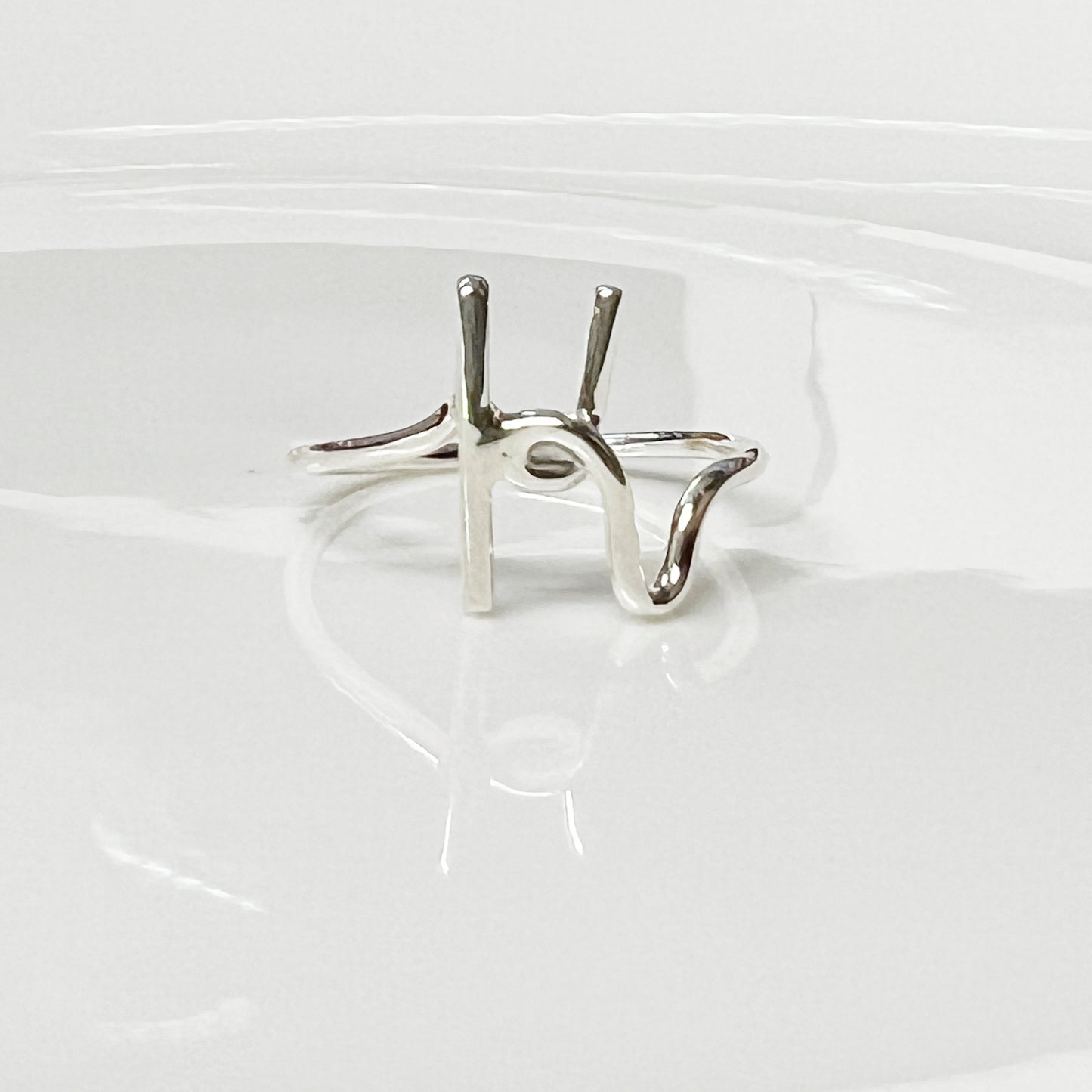 Anillo de plata inicial K