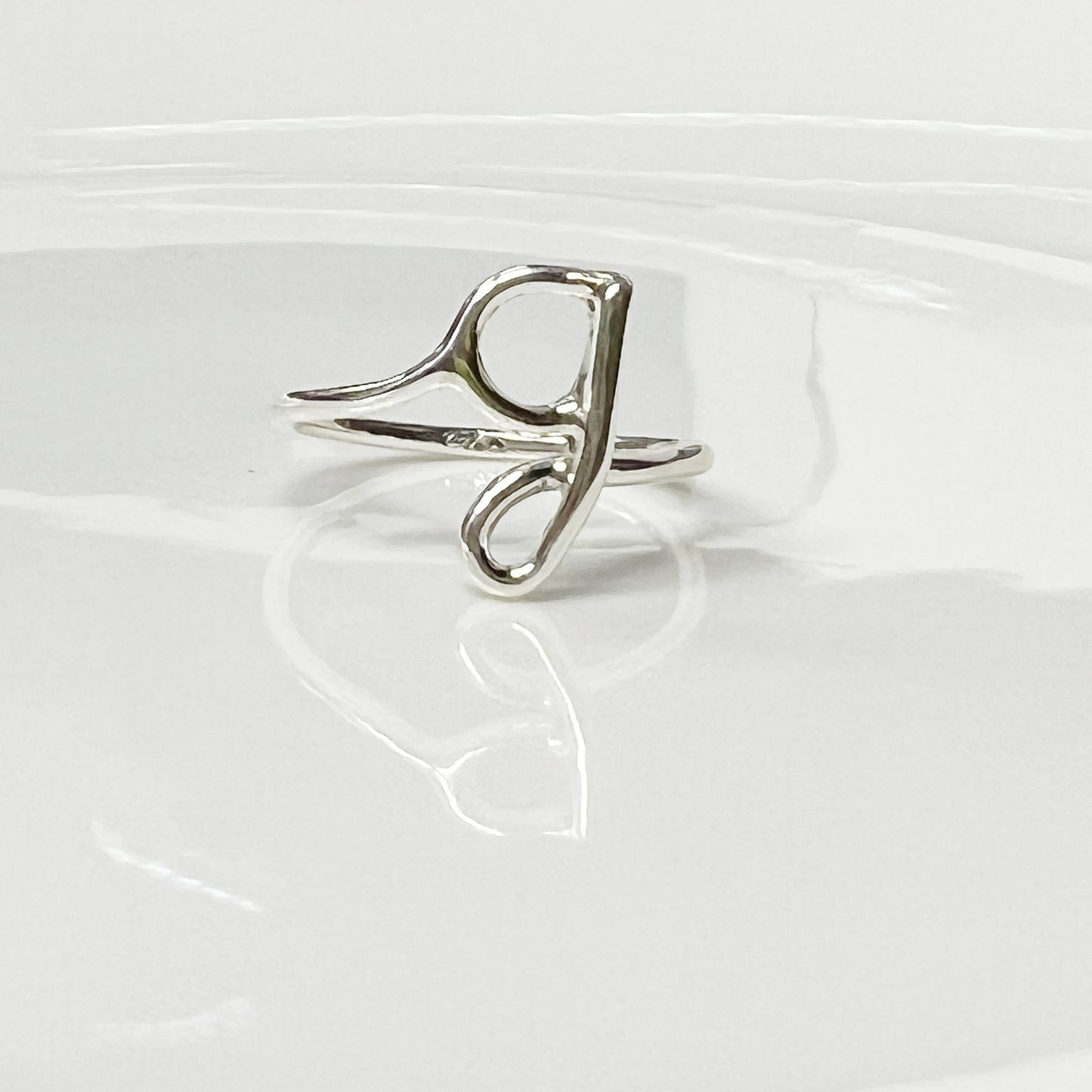 Anillo de plata inicial g