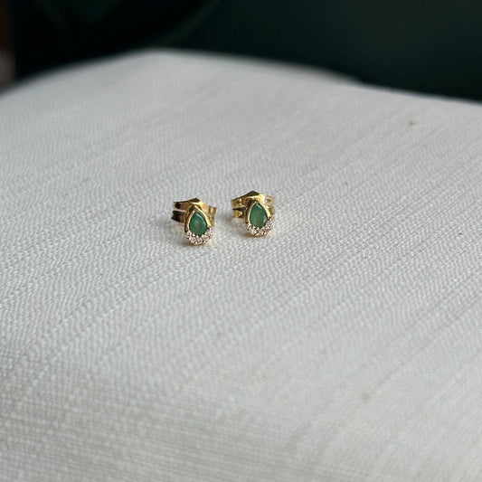 Aretes de Esmeralda Mini Pera con Diamantes en Oro Amarillo 14k