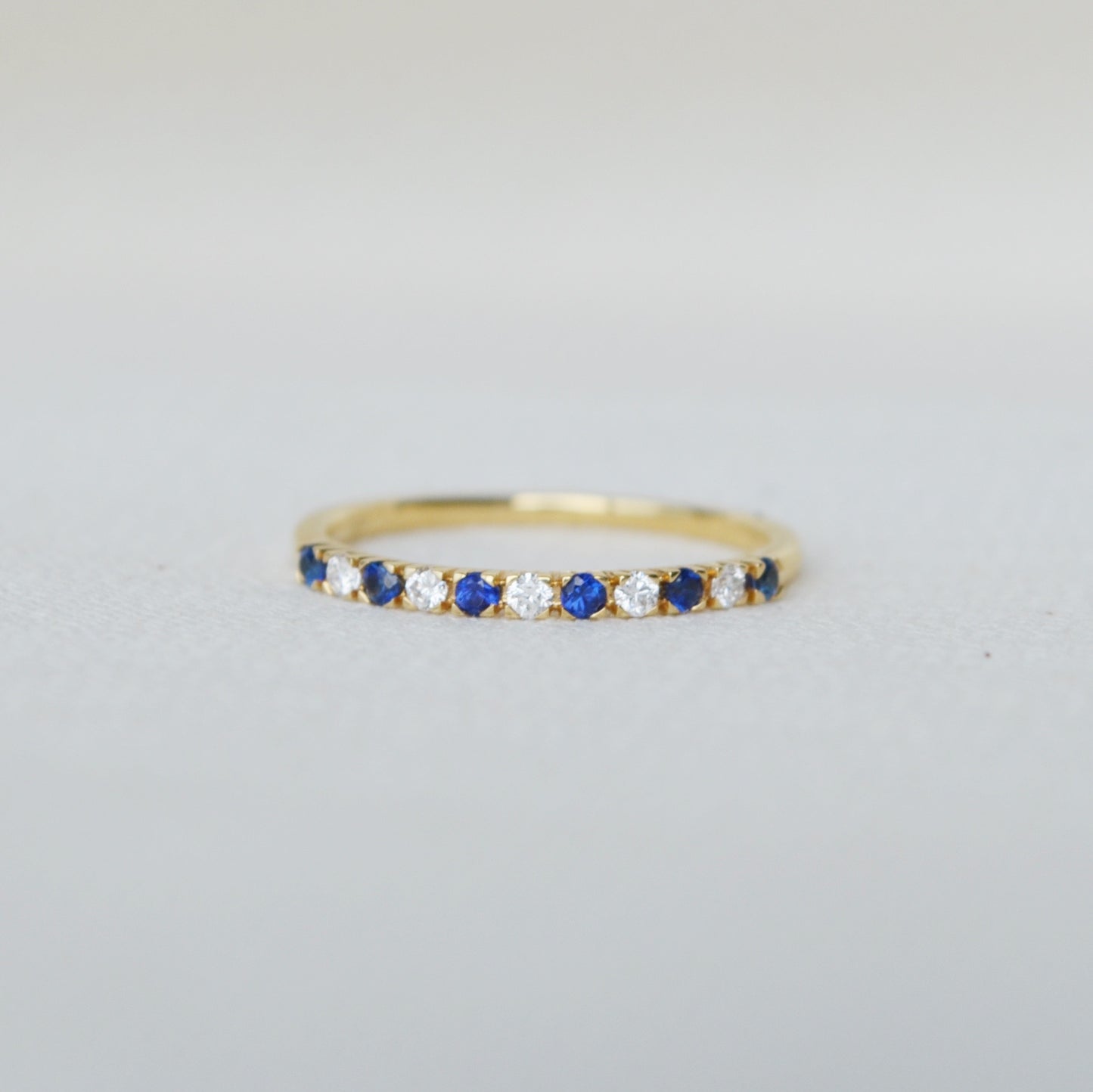 Churumbela de Diamantes y Zafiros en oro de 18K