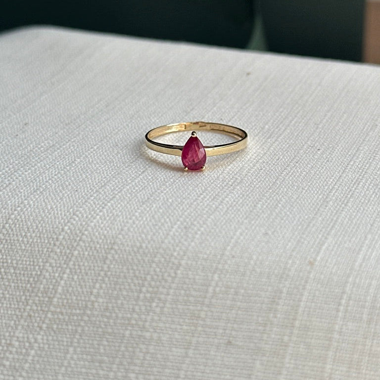 Anillo solitario de Rubí