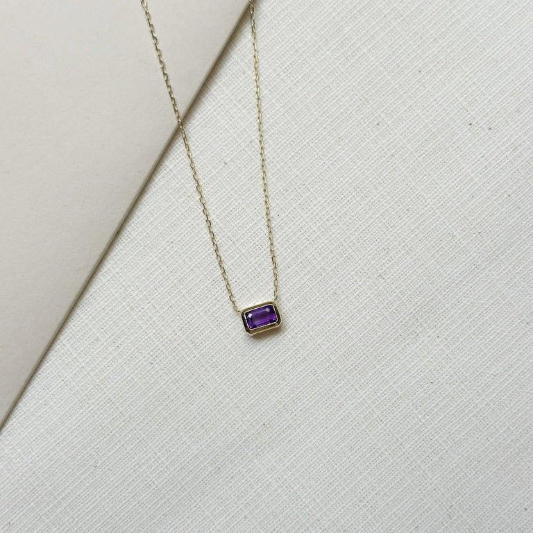 Cadena de oro amarillo 14k con una Amatista