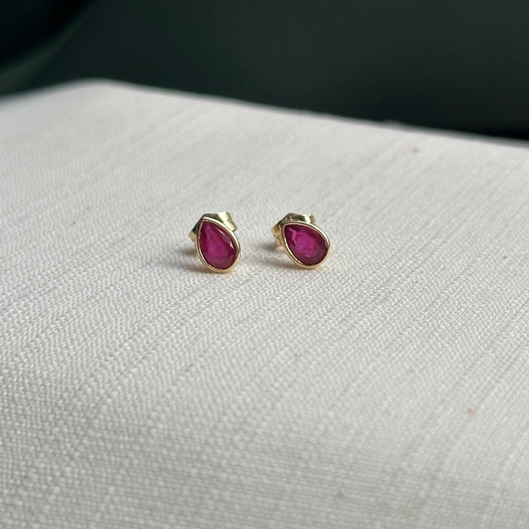 Aretes de Rubíes mini pera