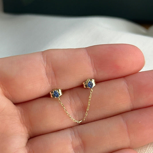 Arete de Zafiros unilateral en oro de 14k