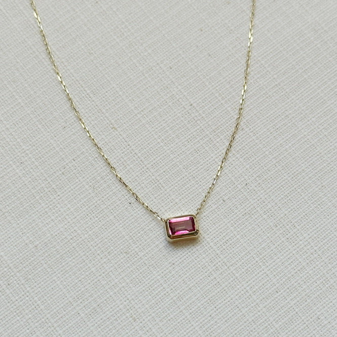 Cadena de oro amarillo 14k con un Zafiro Rosa