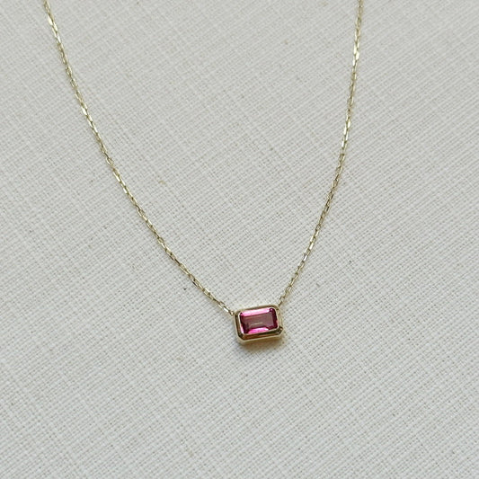 Cadena de oro amarillo 14k con un Zafiro Rosa