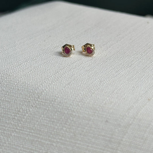 Aretes mini pera biselados con diamantes