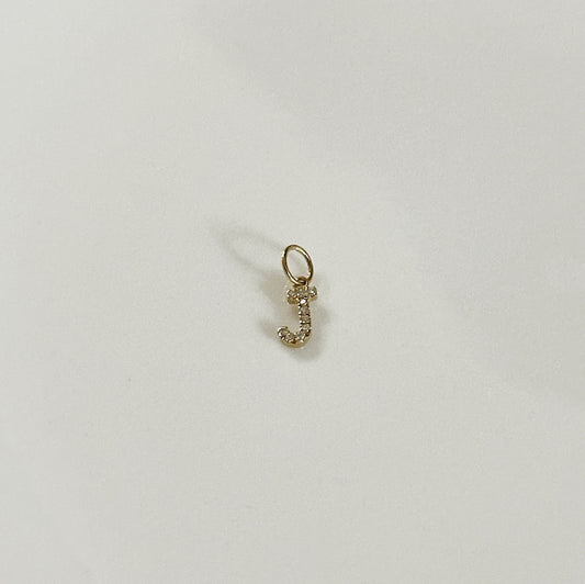 Dije inicial J con diamantes