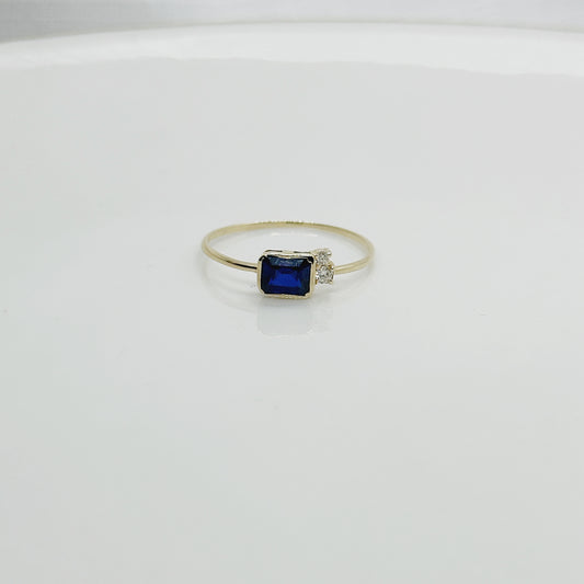 Anillo de zafiro con diamantes