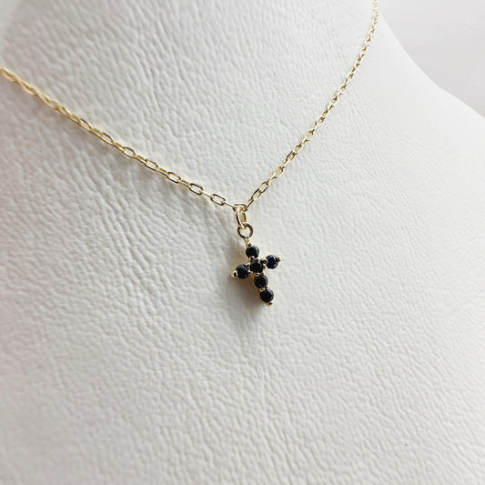 Cadena con mini cruz con zafiros