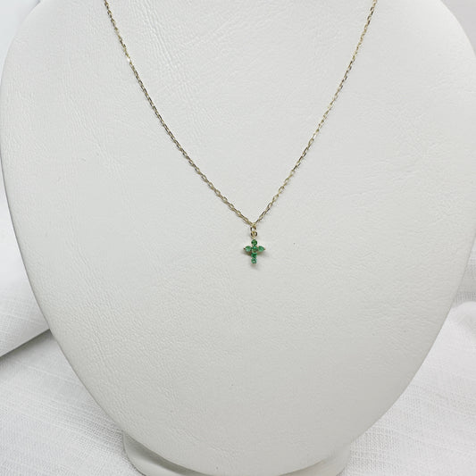 Cadena con mini cruz de esmeraldas