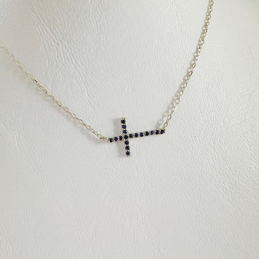 Cadena con una cruz de zafiros horizontal
