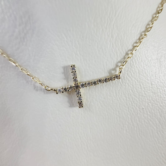 Cadena con cruz de diamantes