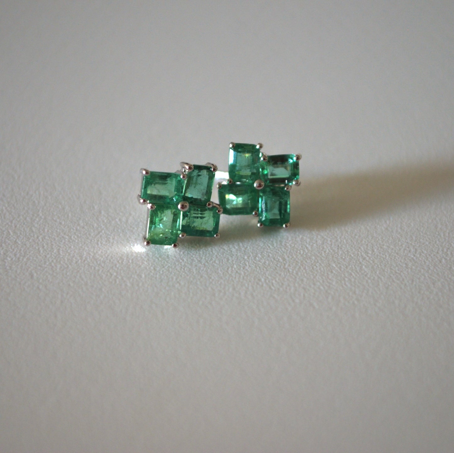 Aretes de Esmeraldas con Oro Blanco