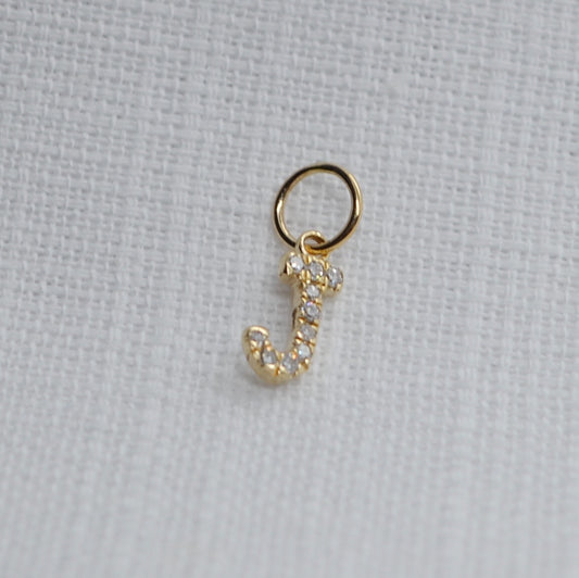 Dije inicial J con diamantes