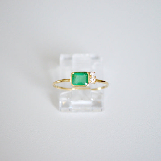 Anillo oro amarillo con Esmeralda y Diamantes