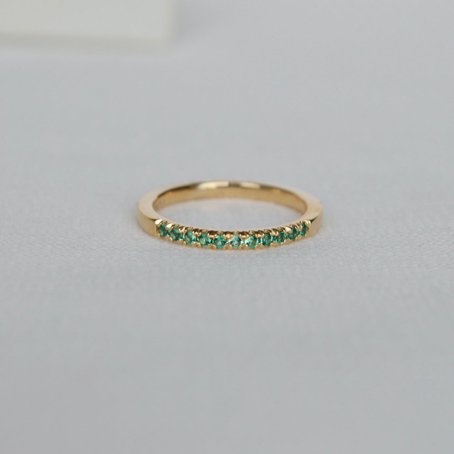 Churumbela de Esmeralda en oro 14k piedra del mes de Mayo