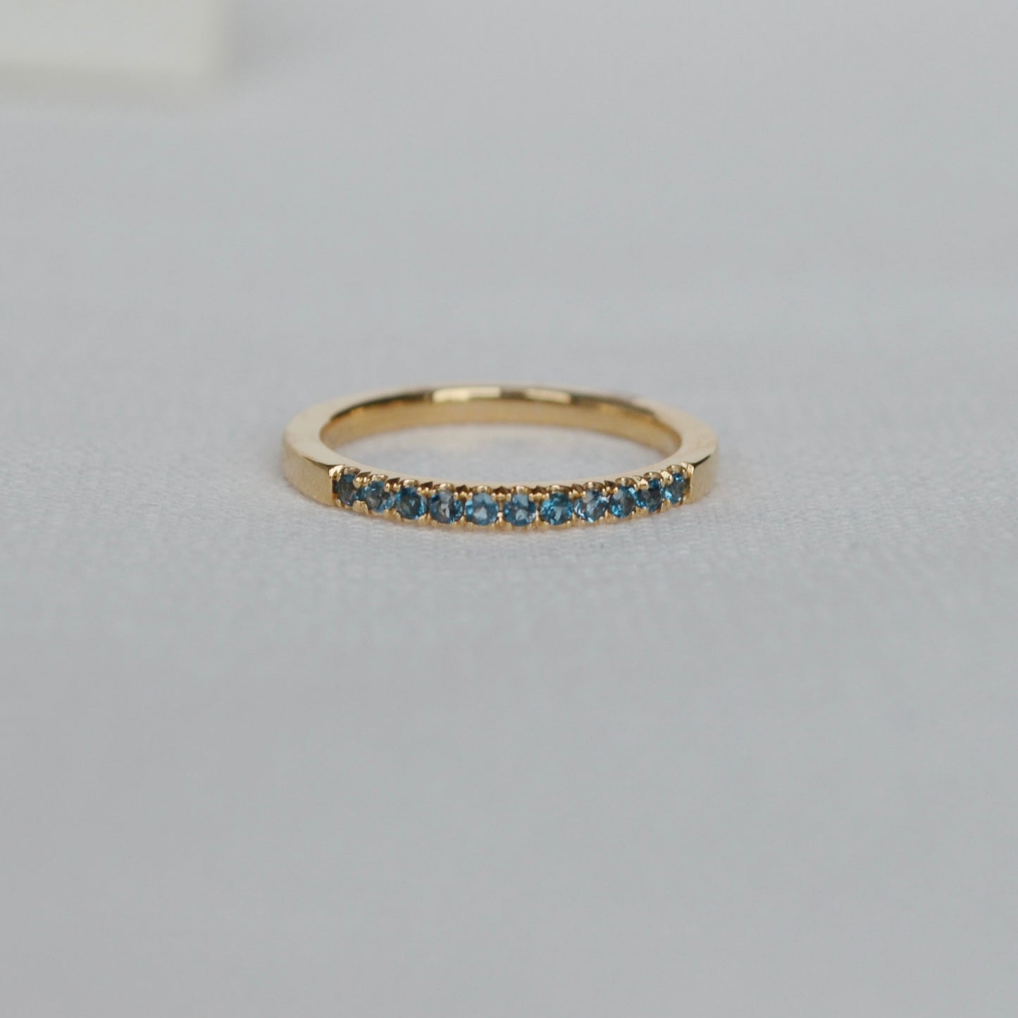 Churumbela de Topacios London Blue en oro 14k piedra del mes de Diciembre