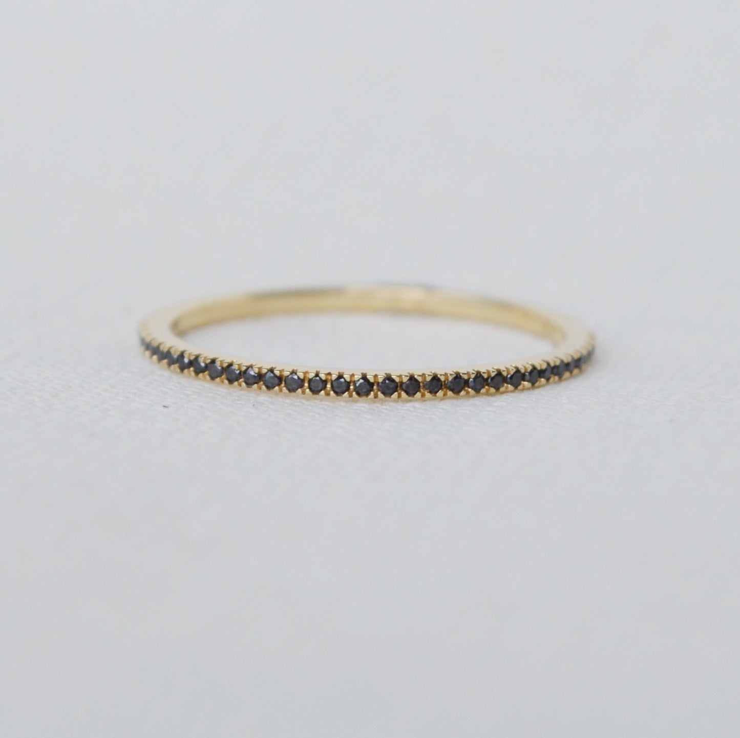 Churumbela de diamantes negros en oro amarillo 14K