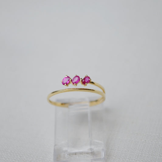 Anillo de Rubíes oval en oro amarillo de 14k