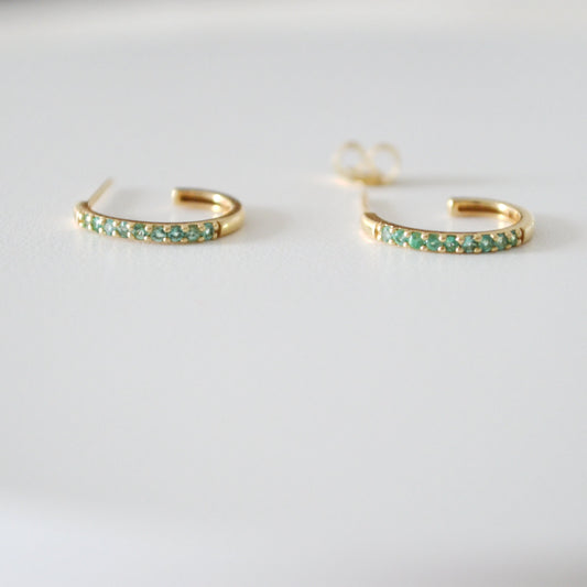 Medias arracadas en oro de 14k con Esmeraldas