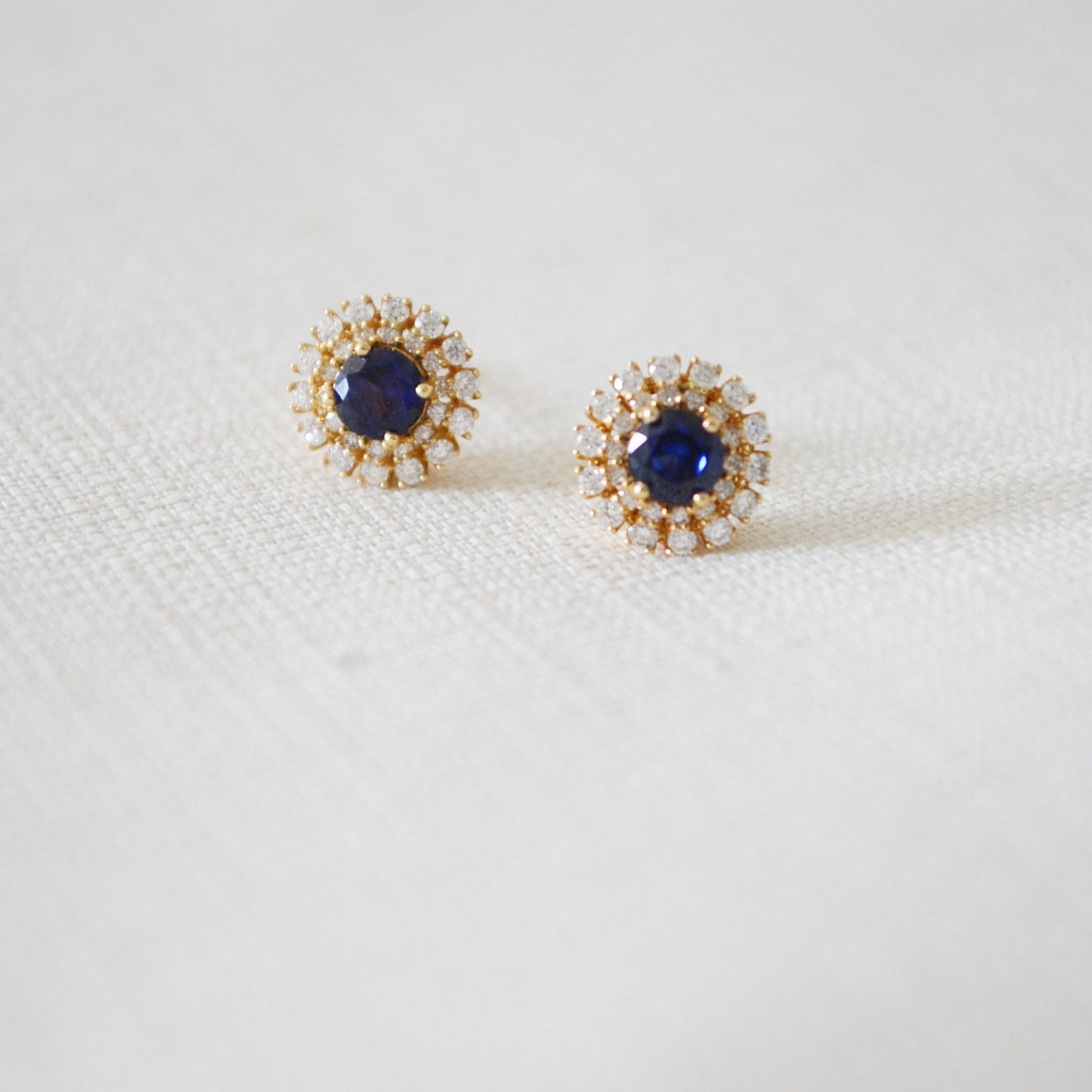 Aretes de oro amarillo 14K con Zafiros y Diamantes