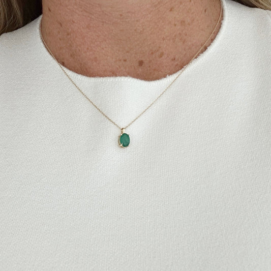 Cadena en oro amarillo de 14K con una Esmeralda Oval