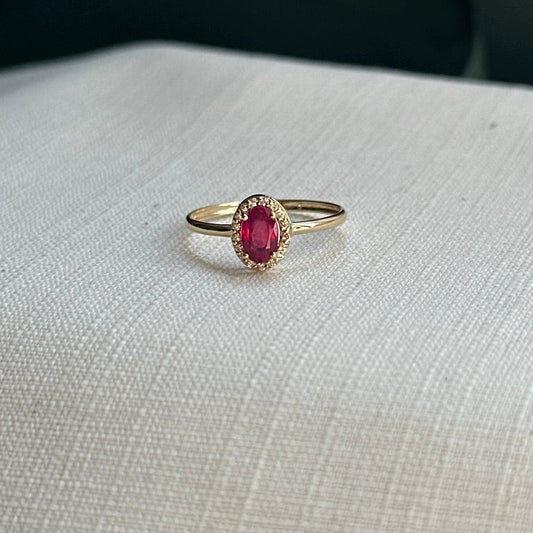 Anillo de Rubí con halo de Diamantes
