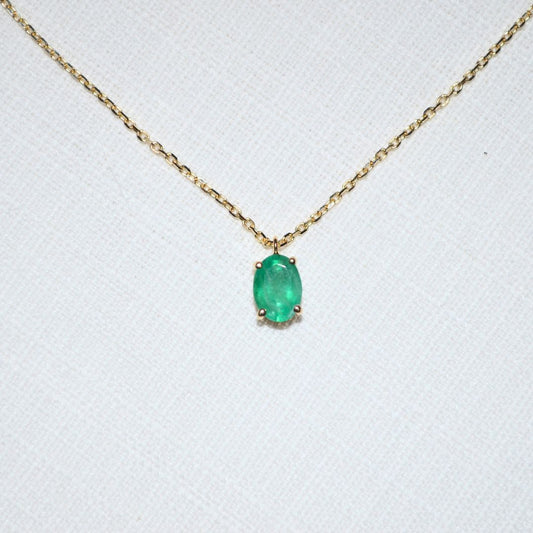 Cadena con dije de Esmeralda Oval