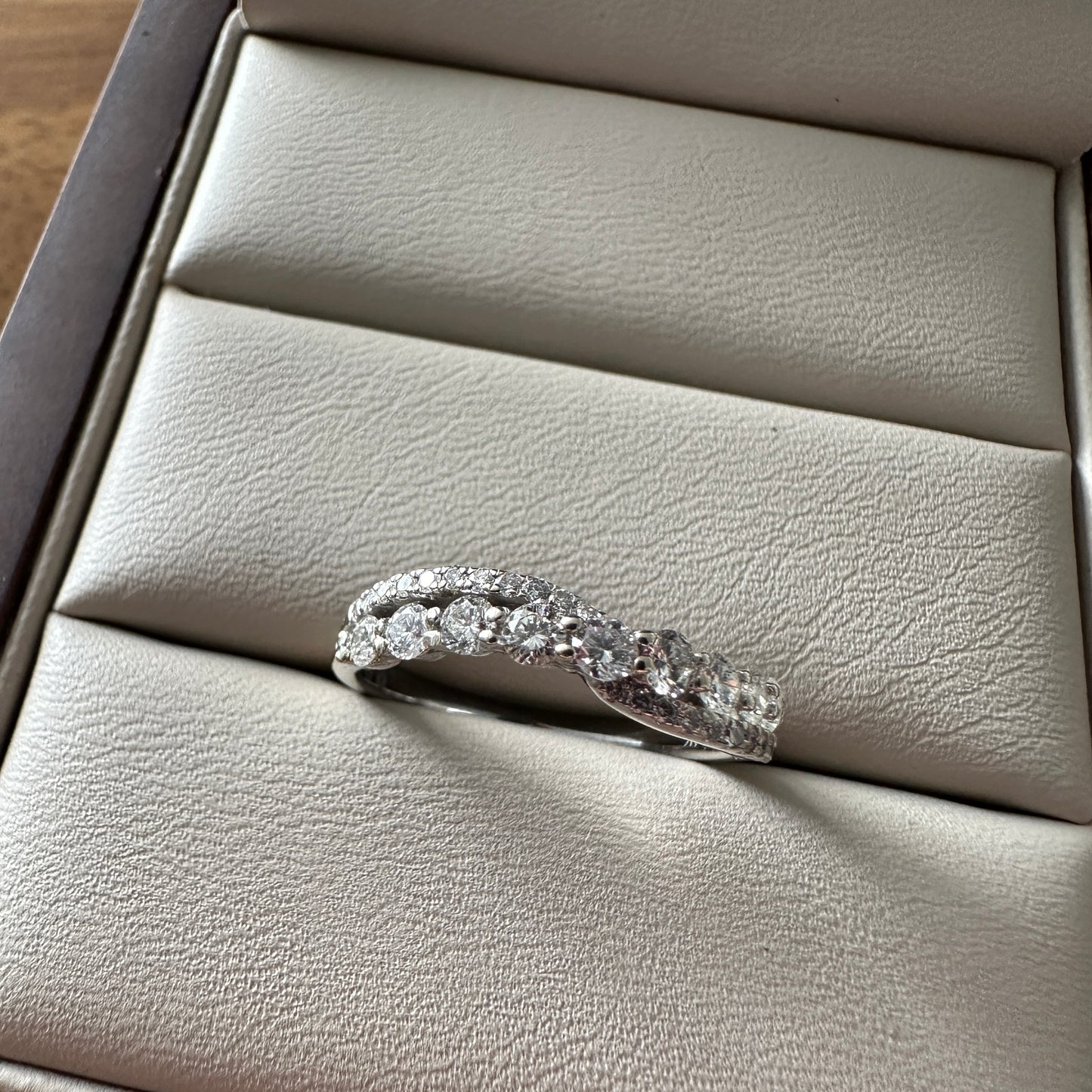 Churumbela entrelazada de diamantes