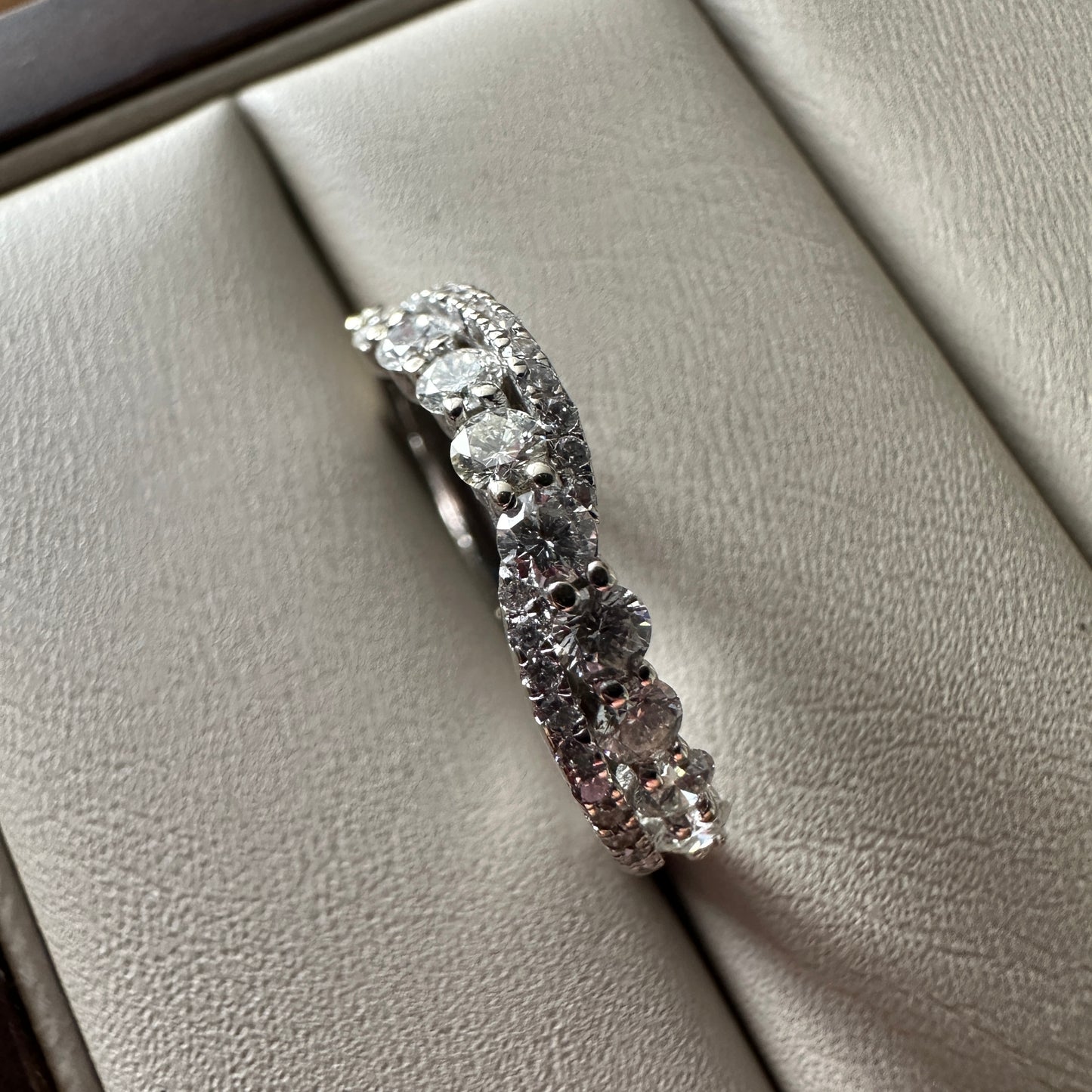 Churumbela entrelazada de diamantes