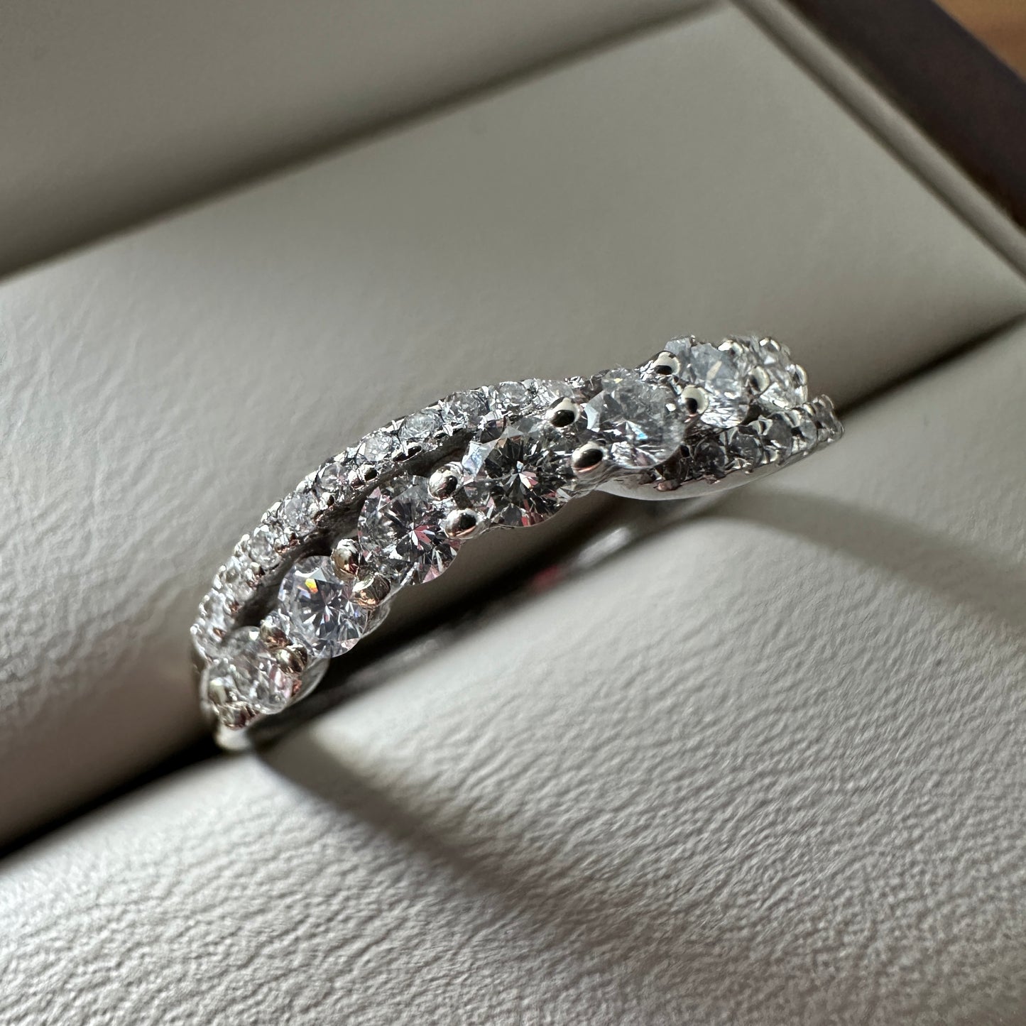 Churumbela entrelazada de diamantes