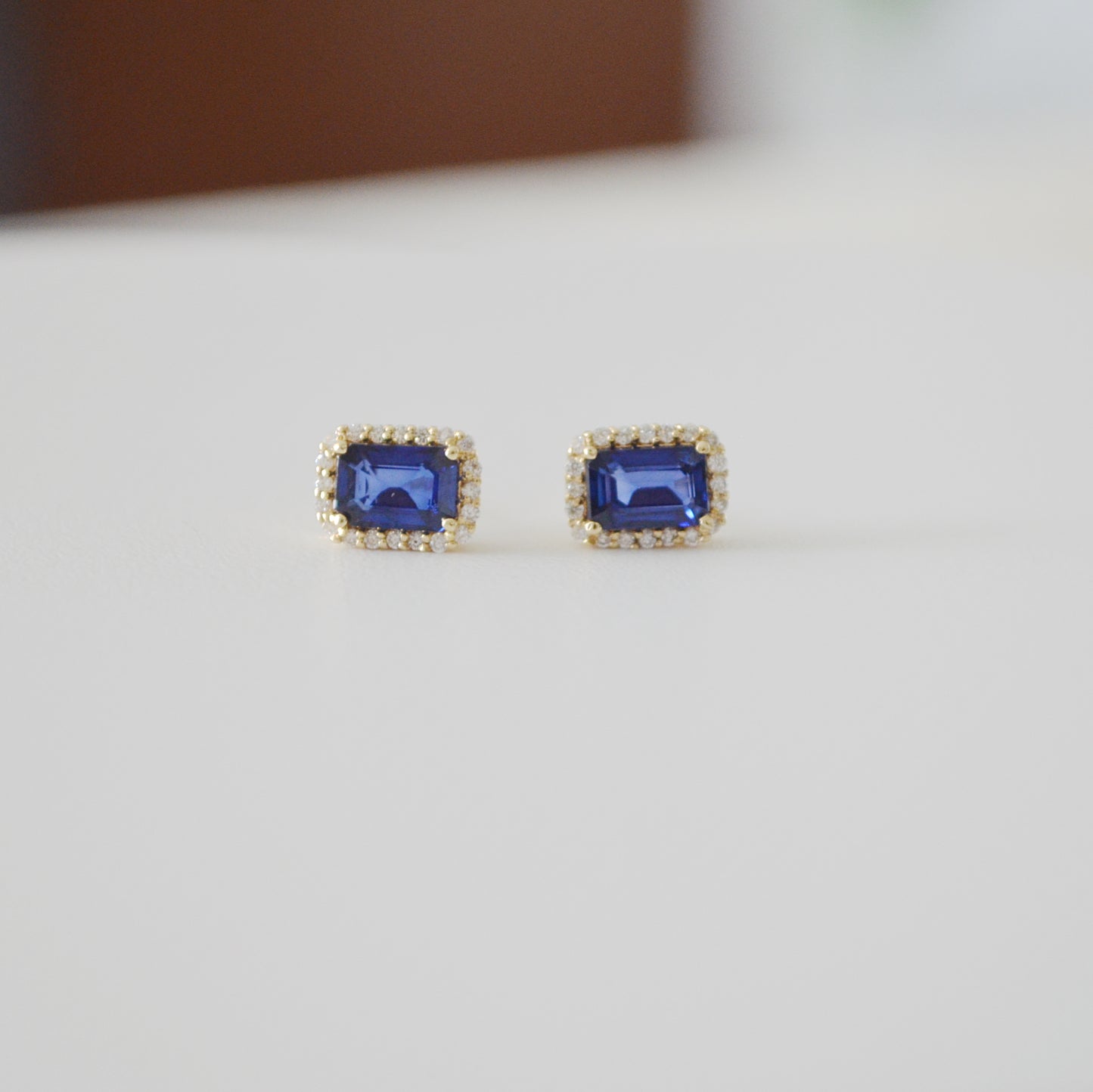 Aretes de oro amarillo 14K con Zafiros y Diamantes